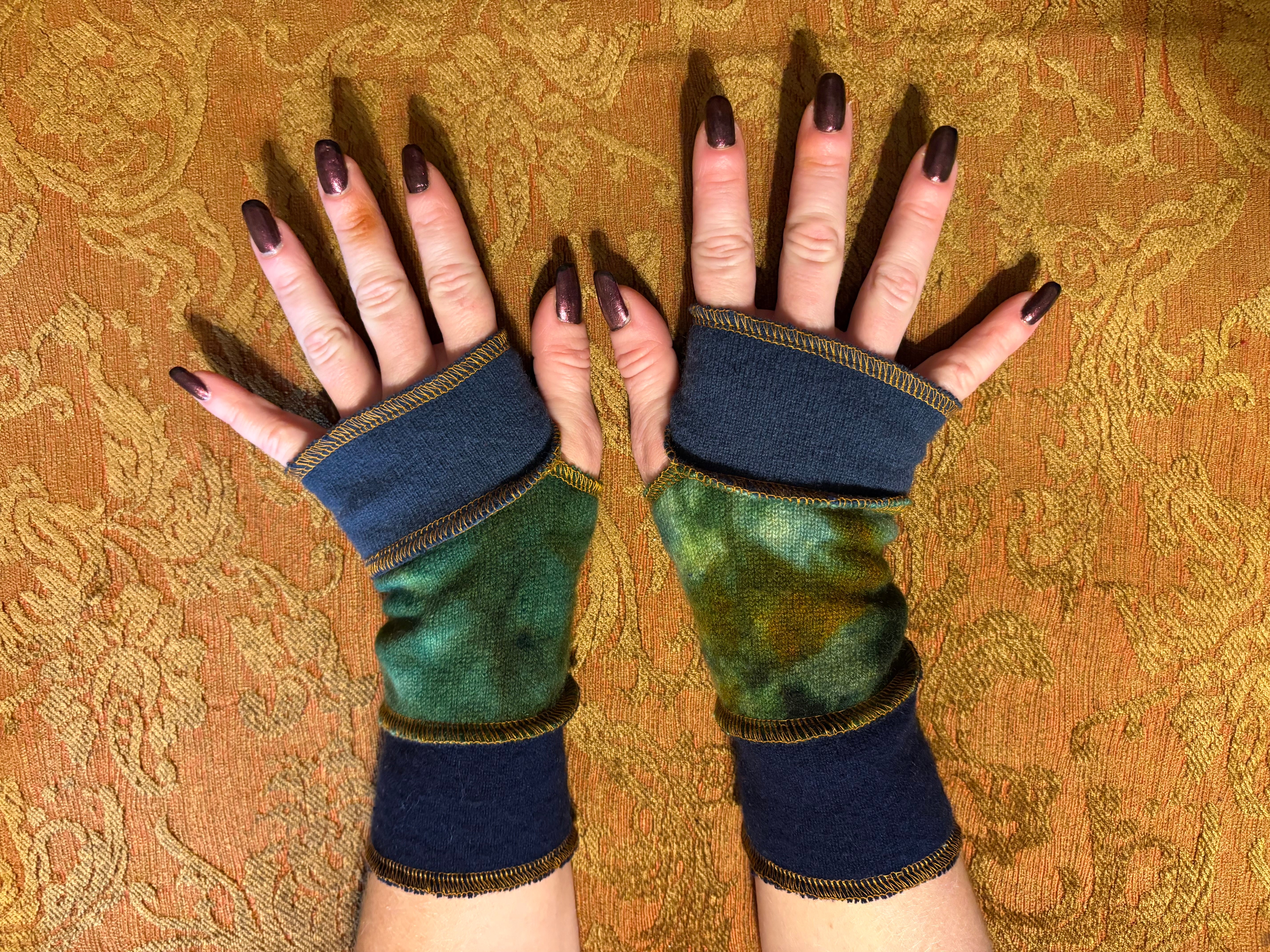 Earthy tie-dyed cashmere Armwarmers