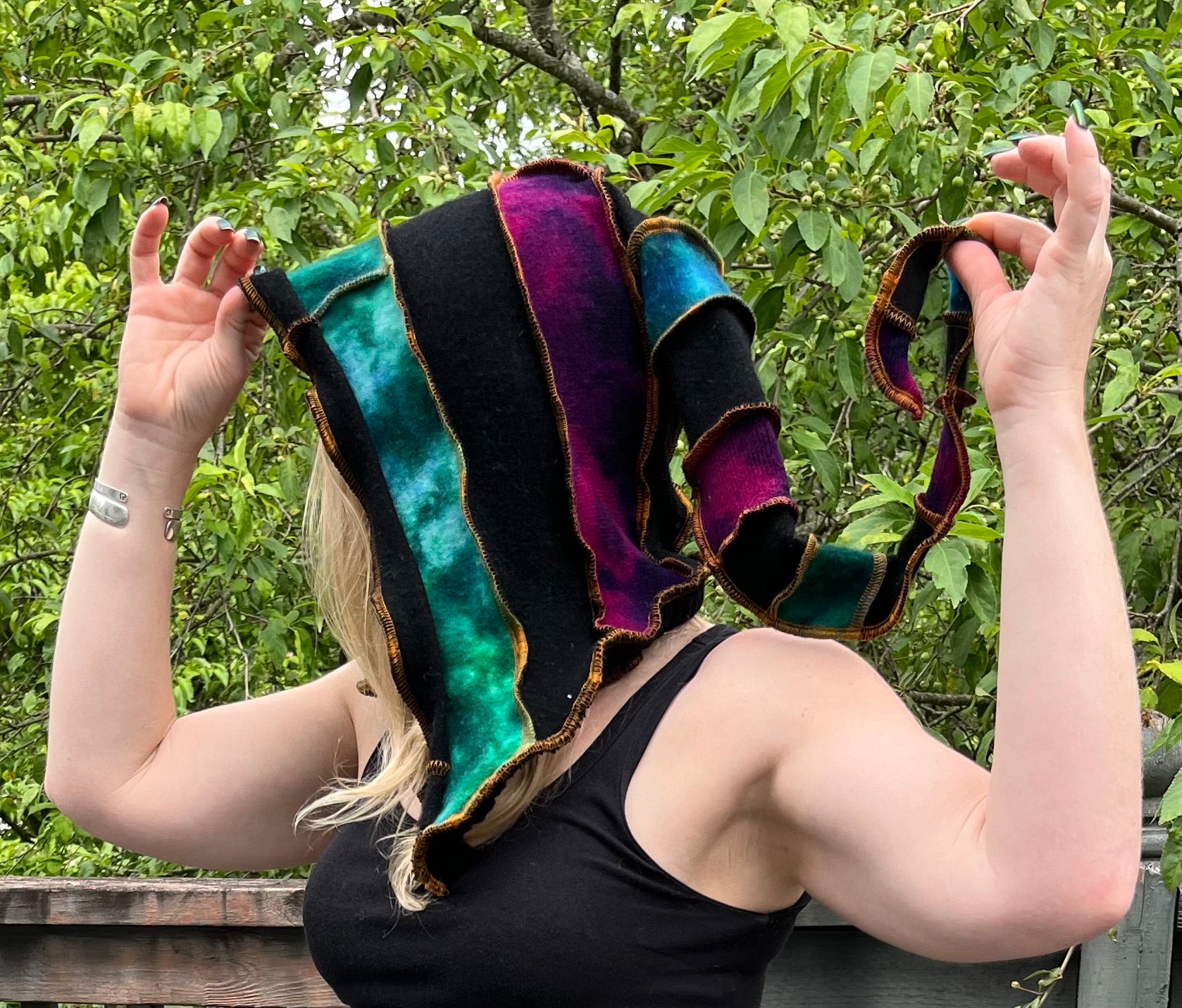 Super tie-dye cashmere hood with copper thread accents